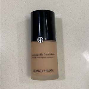 Giorgio Armani luminous silk foundation